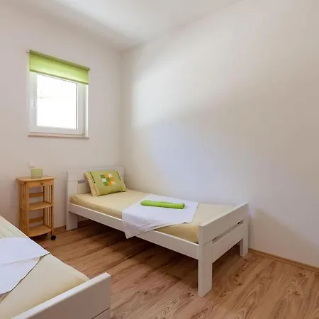 Apartment 17894b *